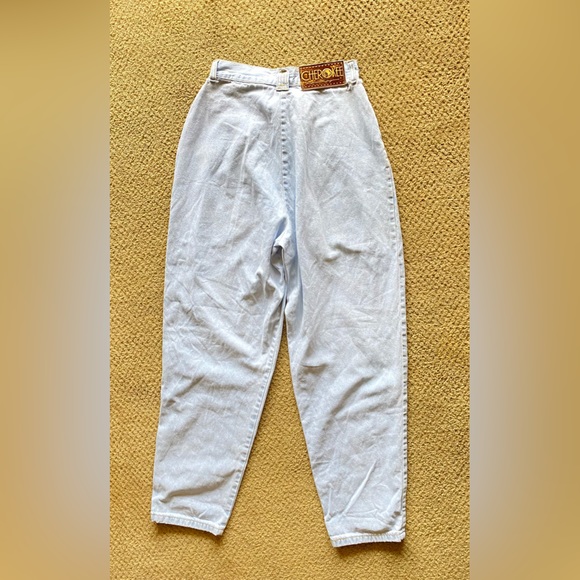 VINTAGE women’s Cherokee light wash, high waisted, pleated jeans - Picture 13 of 14